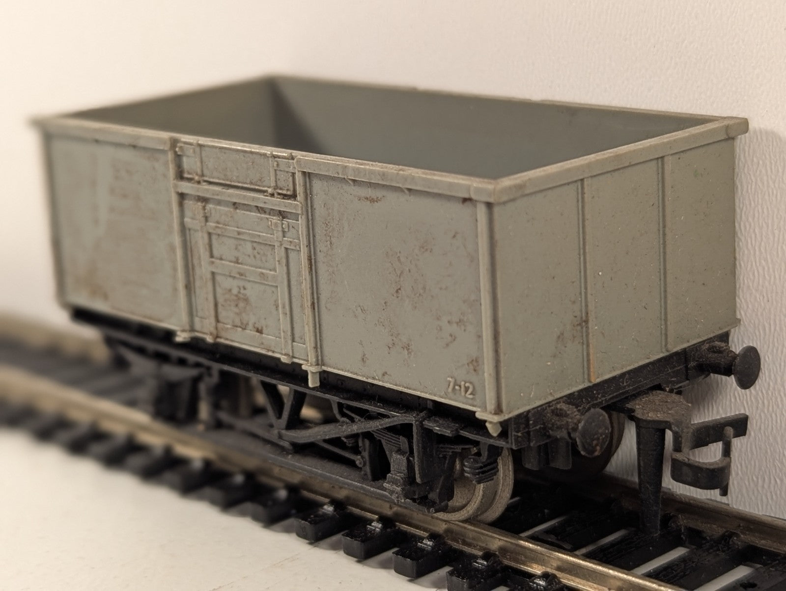 Trix 5001 BR 16 Ton Mineral Wagon Grey OO Gauge