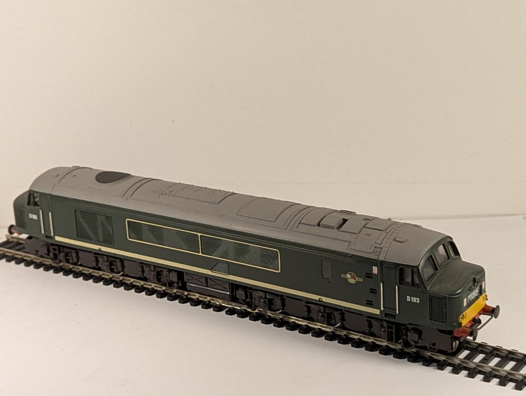 Mainline OO Gauge Class 45 Locomotive D193 BR Green with Small Yellow Panels