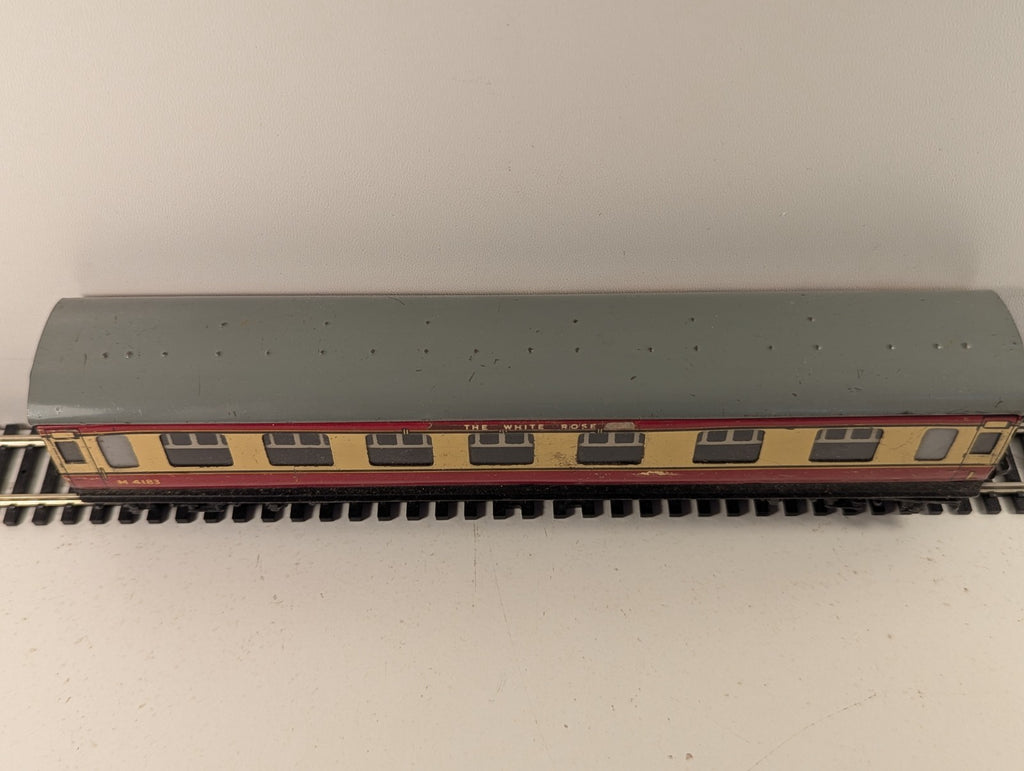 Hornby Dublo OO Gauge D12 First Class Corridor Coach "The White Rose"