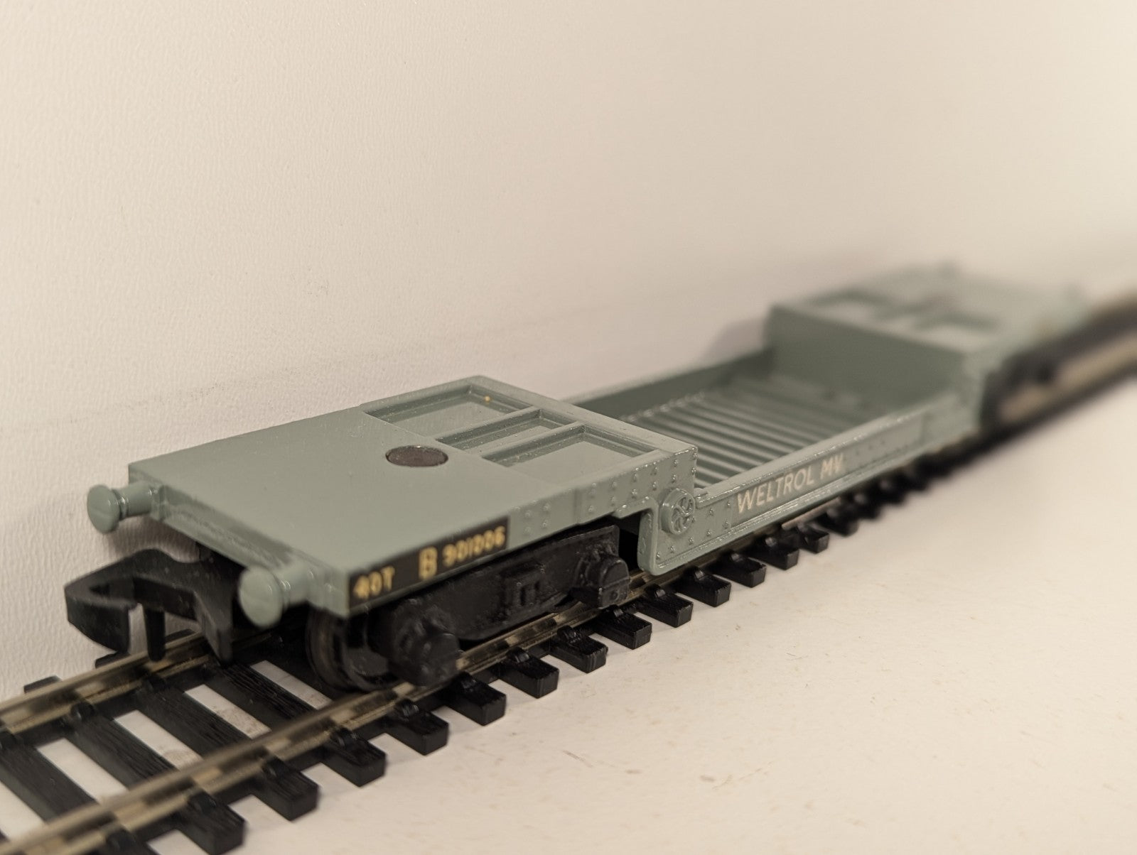 Hornby-Dublo 32053 OO Gauge 40 Ton Bogie Well Wagon - Boxed