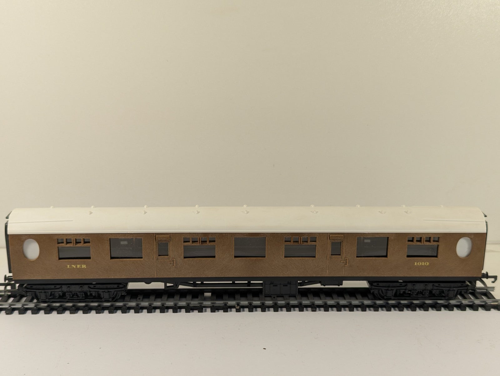 Tri-ang Hornby R745 OO Gauge LNER Full Third Coach - Boxed