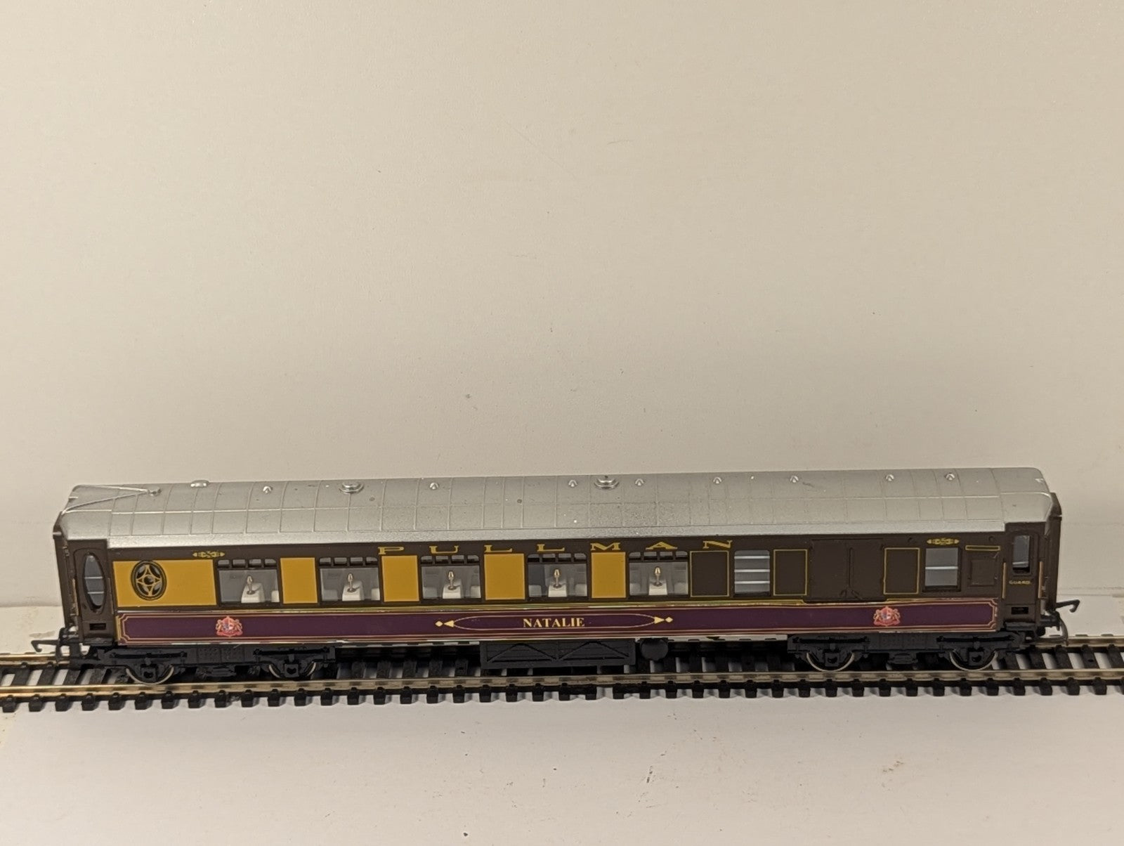 Hornby OO Gauge Pullman Brake Coach Natalie