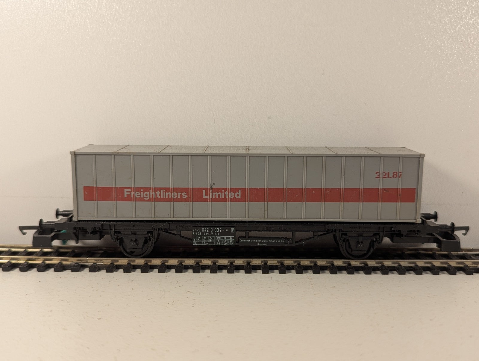 Lima OO Gauge DB Lss-y Container Flat Wagon with Freightliners Limited Container