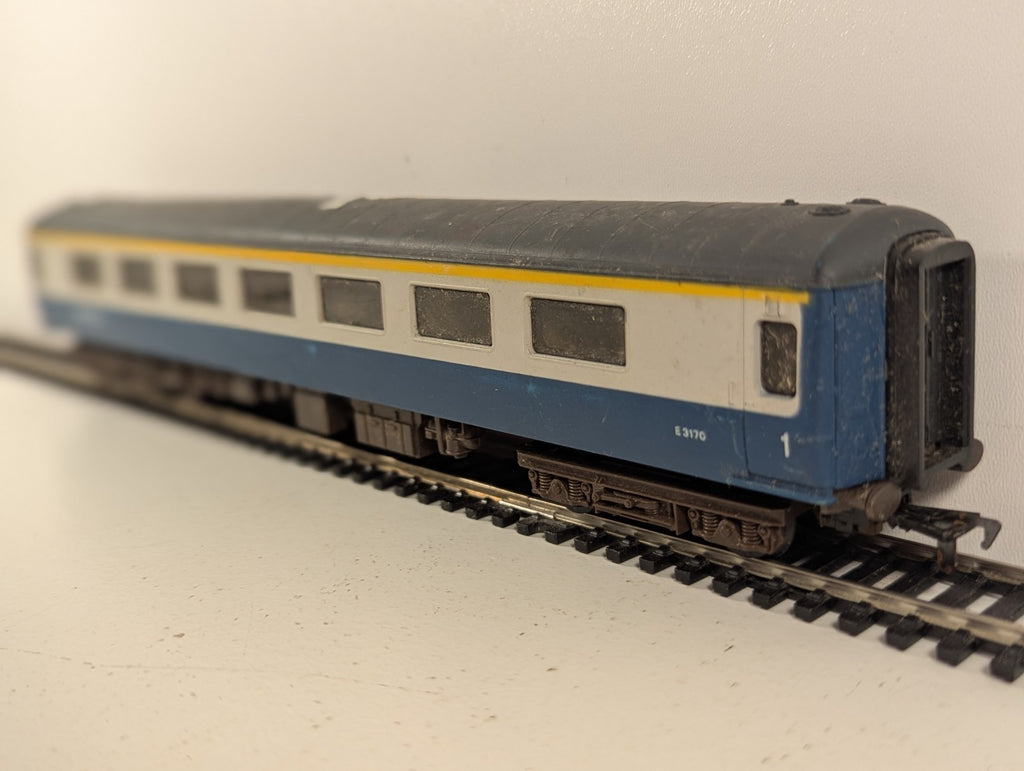Airfix InterCity Mk2D First Open Coach E3170 OO Gauge - Boxed