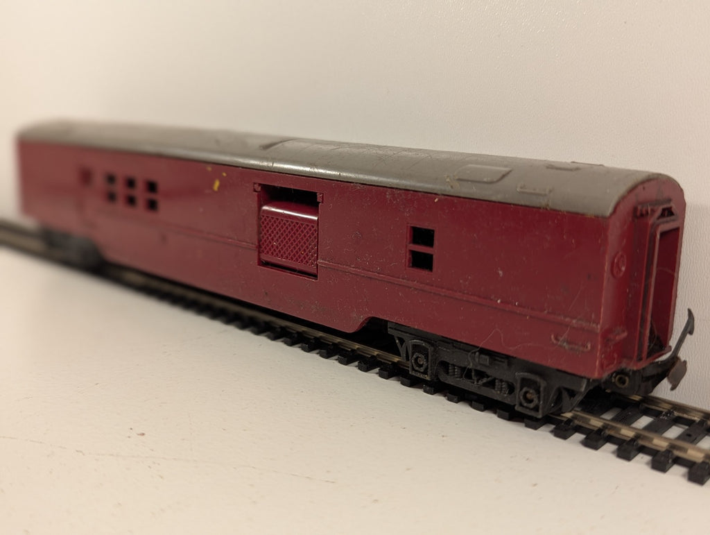 Tri-ang OO Gauge Transcontinental Operating Mail Express Coach (Coupling Bent)
