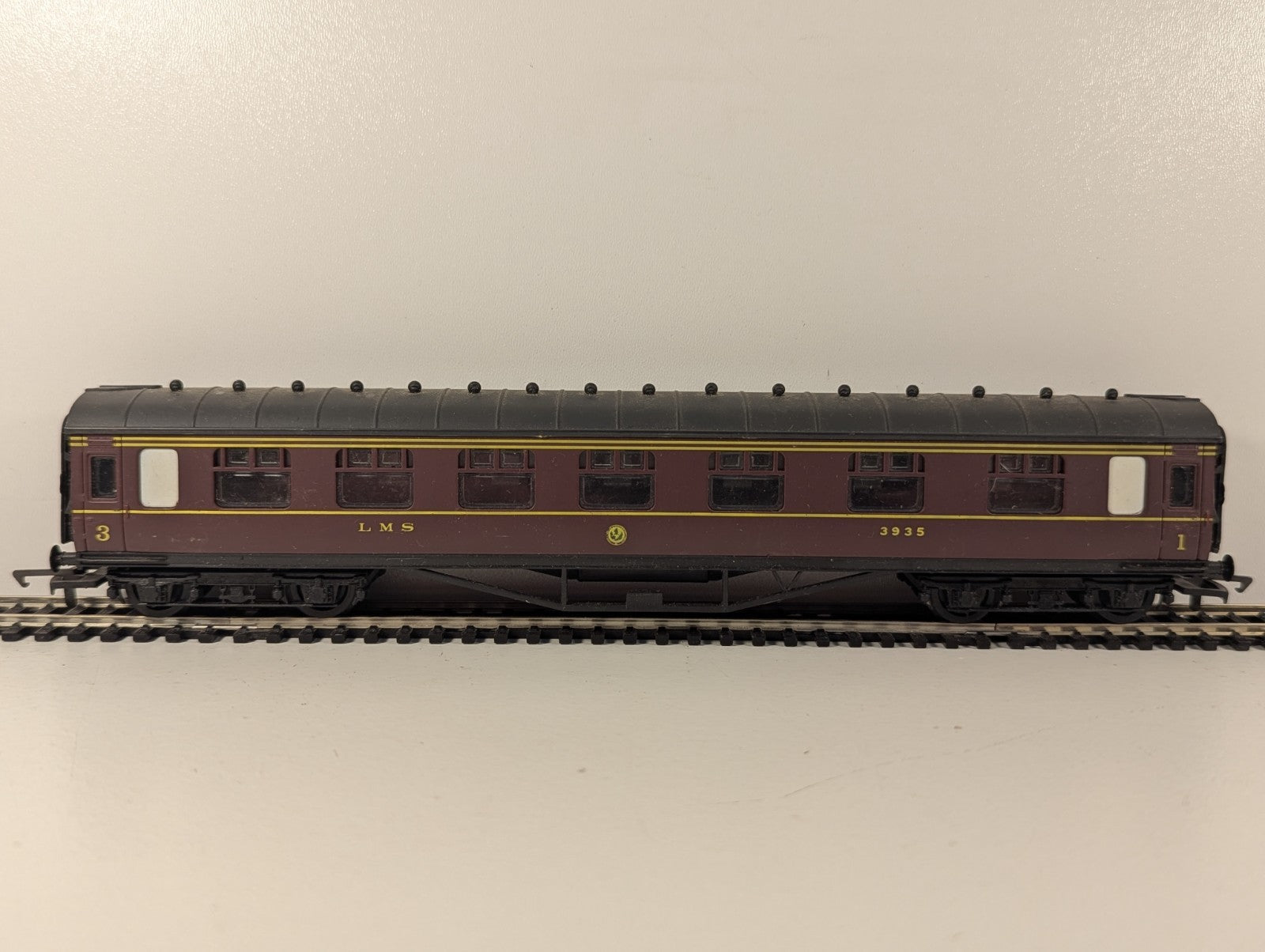 Hornby OO Gauge Class 92 Electric Locomotive Charles Dickens