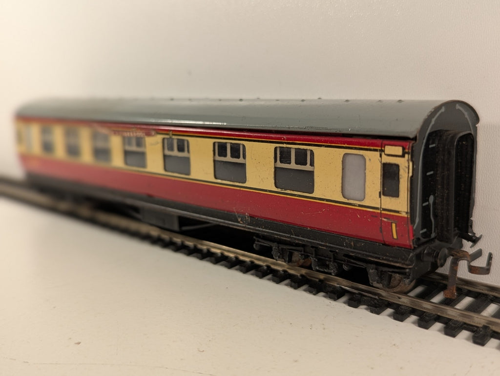 Hornby Dublo M4183 Passenger Coach Crimson & Cream OO Gauge