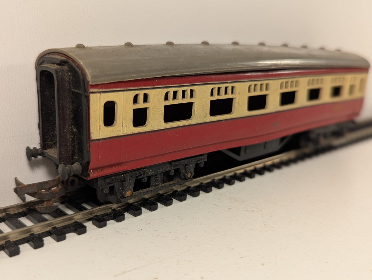 Tri-ang OO Gauge Crimson & Cream Corridor Coach (Bent Roof)