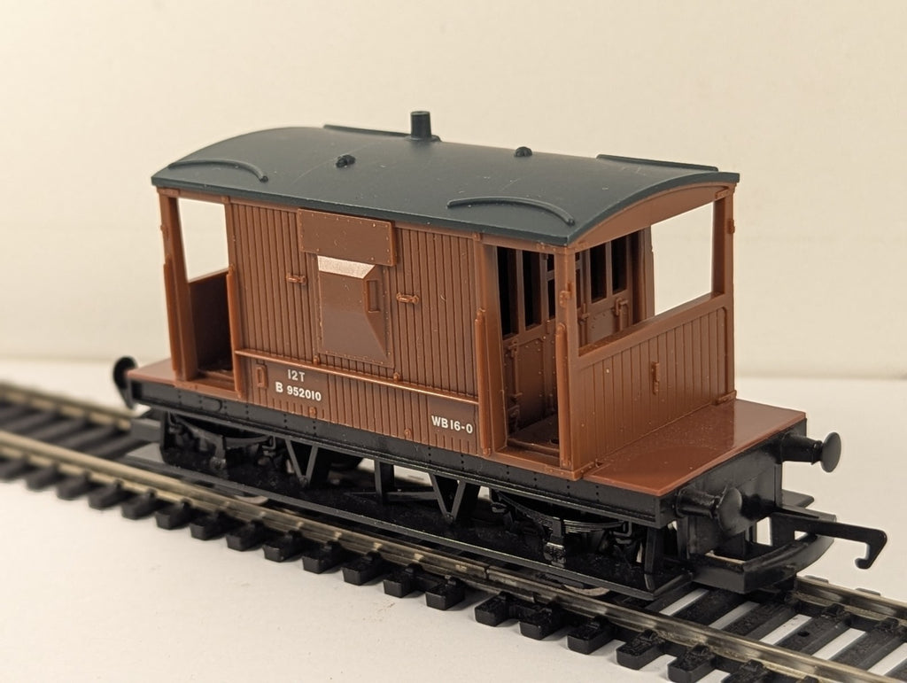 Hornby OO Gauge BR 20 Ton Brake Van Goods Wagon B952010 BR Bauxite