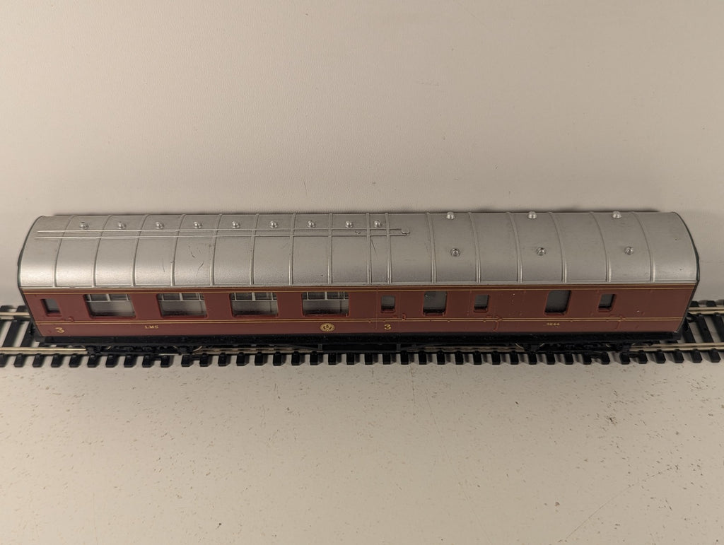 Hornby OO Gauge LMS Stanier Brake Third Corridor Coach Passenger Coach 5644