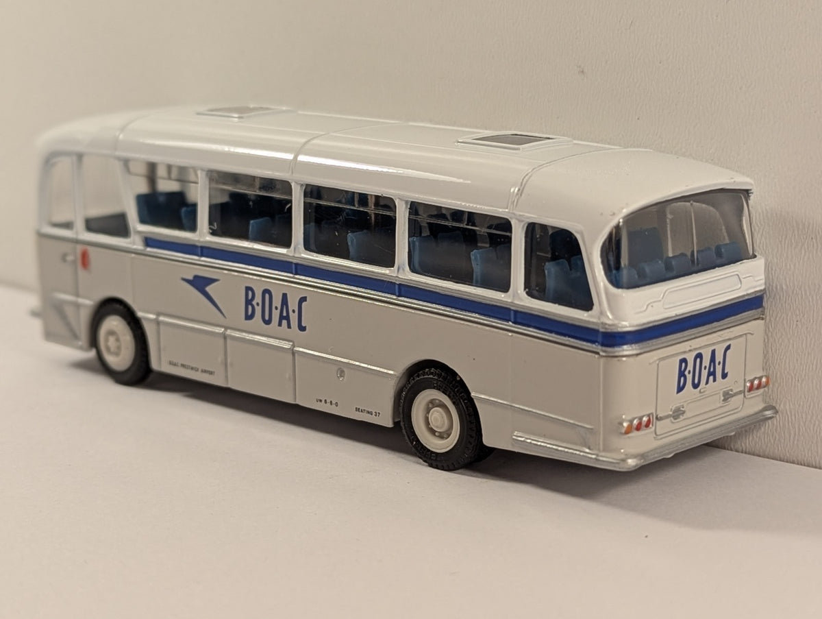 EFE 12306DL Harrington Grenadier Bus – B.O.A.C. Livery – OO / 1:76 Scale