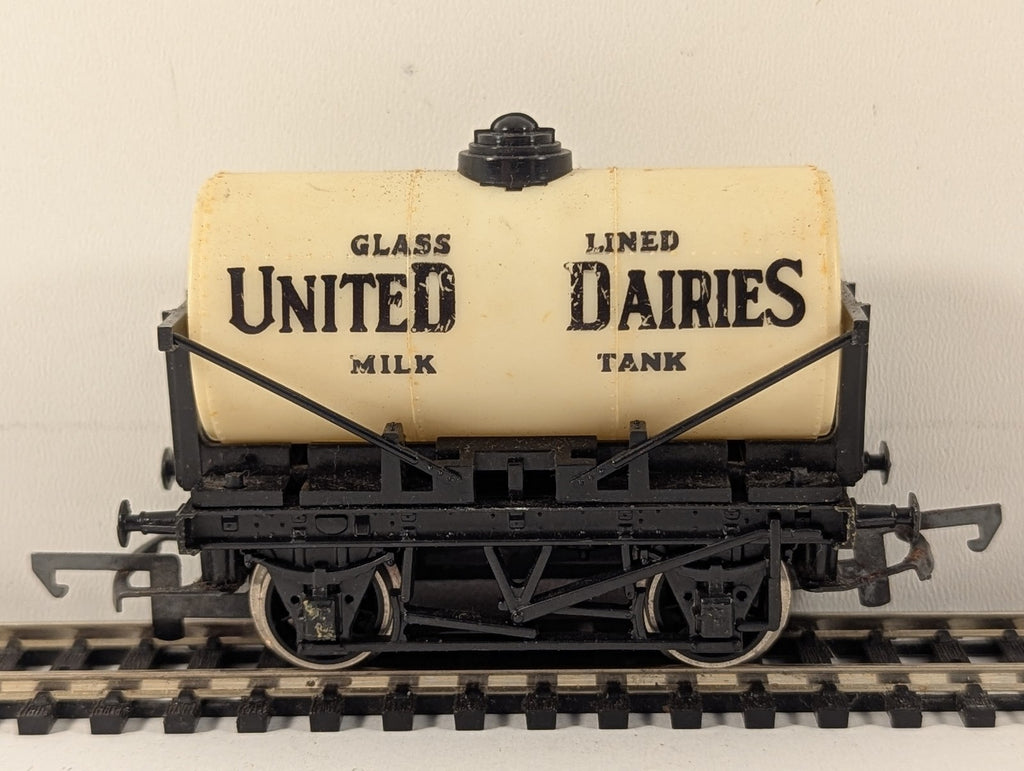 Tri-ang OO Gauge United Dairies Milk Tank Wagon Goods Wagon R127