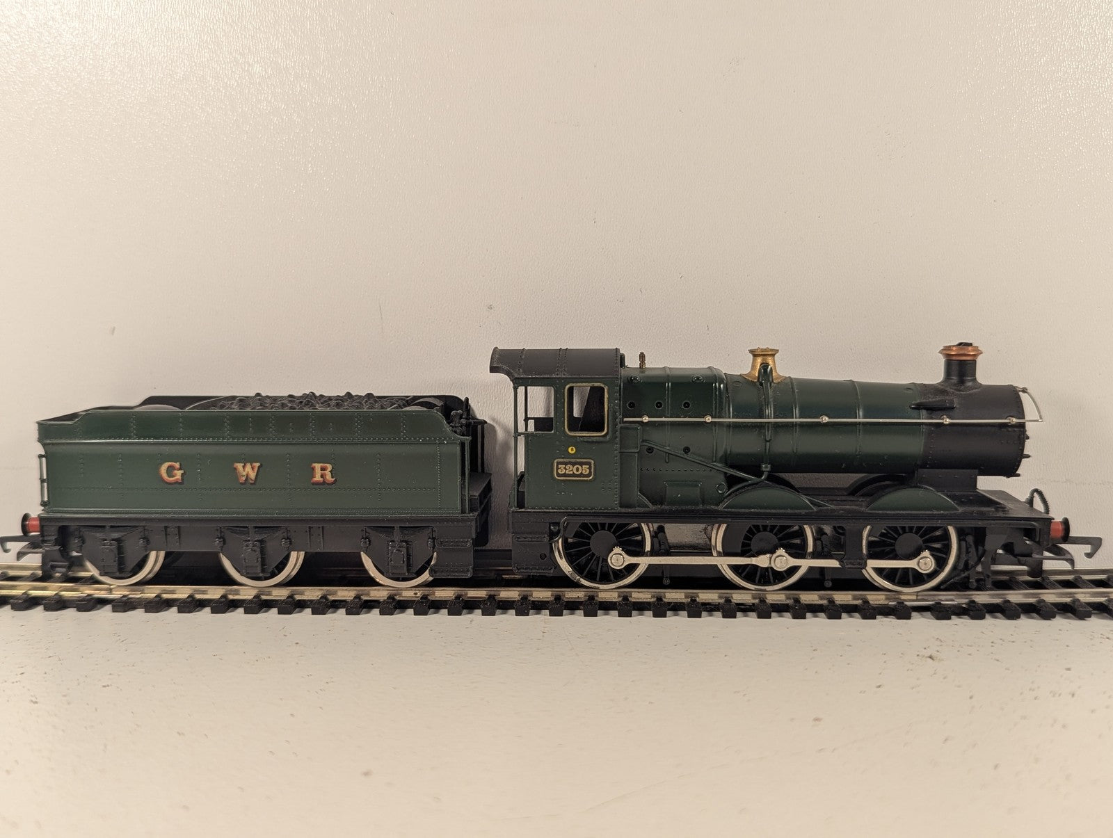 Mainline OO Gauge Collett Class 2251 0-6-0 Steam Locomotive 3205 GWR Green