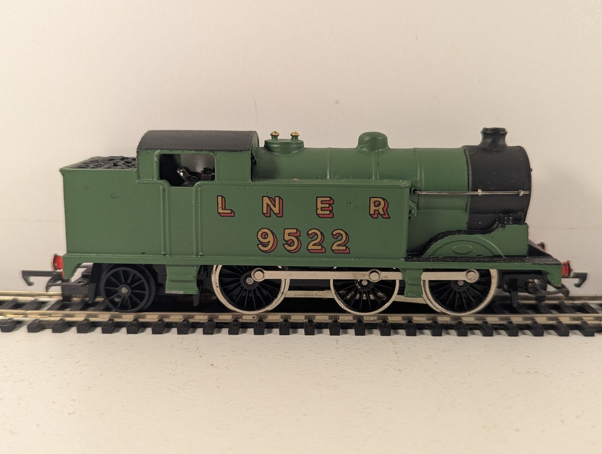 Wrenn OO Gauge Class N2 0-6-2T Steam Locomotive 9522 LNER Green W2215