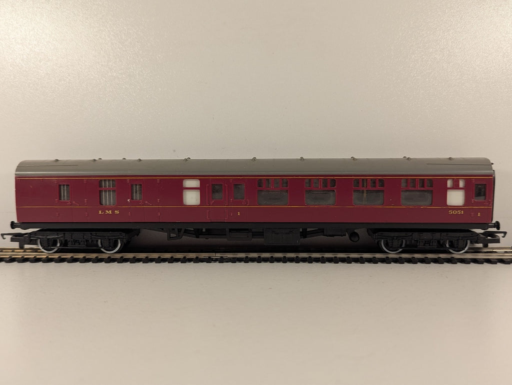 Hornby Railways R.422 LMS Corridor Brake First Coach OO Gauge - Boxed