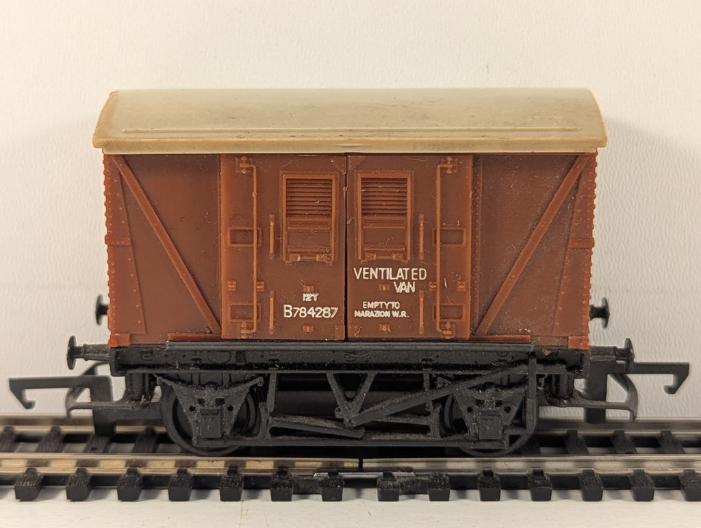 Hornby R011 OO Gauge BR Ventilated Van - Boxed