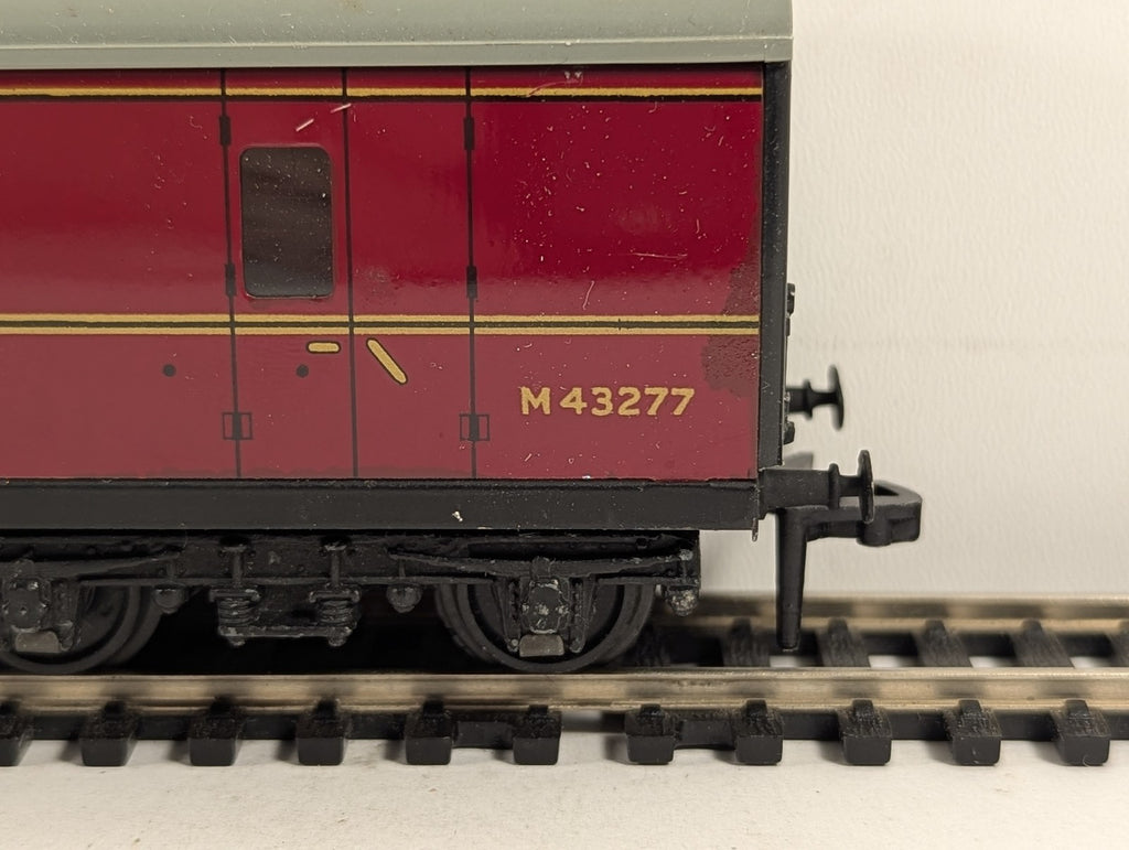 Hornby Dublo OO Gauge BR Maroon Brake Second Coach Passenger Coach M43277 4053