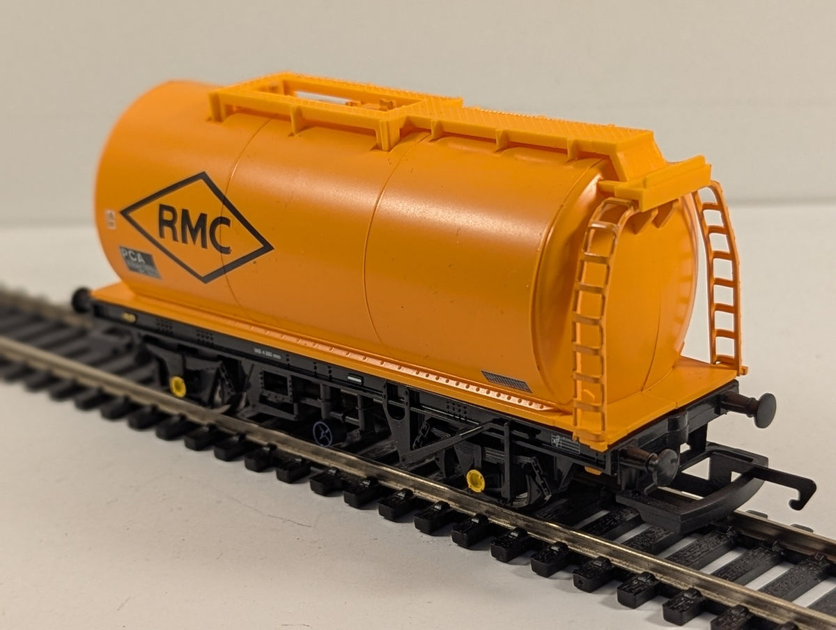 Hornby OO Gauge PCA Cement Wagon Goods Wagon RC 10045 RMC Orange