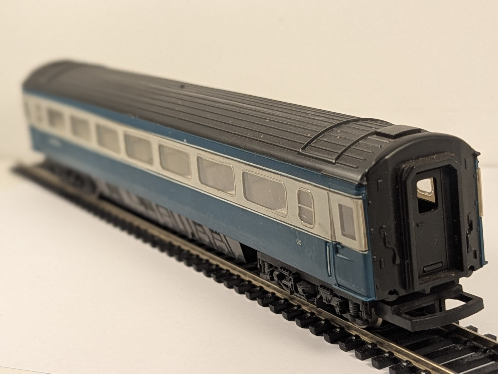Hornby OO Gauge BR Mk3 Inter-City Coach Blue & Grey