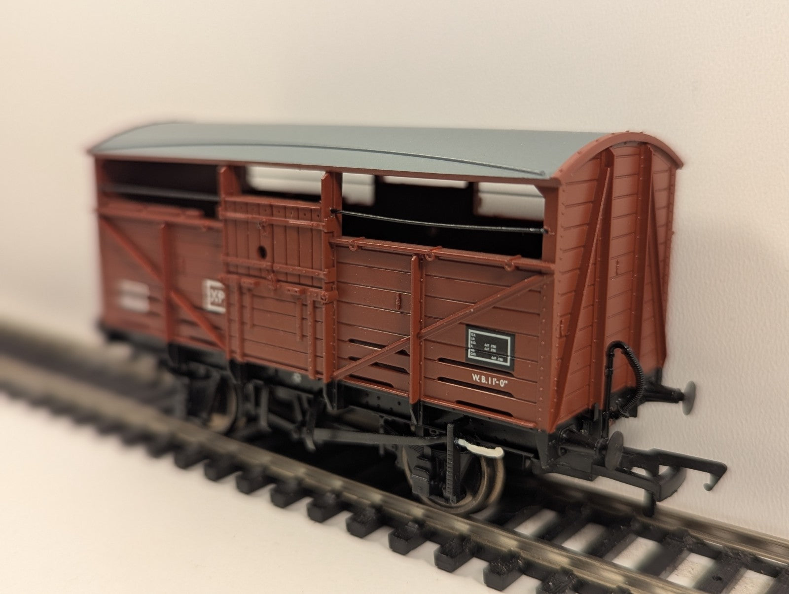 Bachmann Branchline 37-712A BR 8-Ton Cattle Wagon – OO Gauge