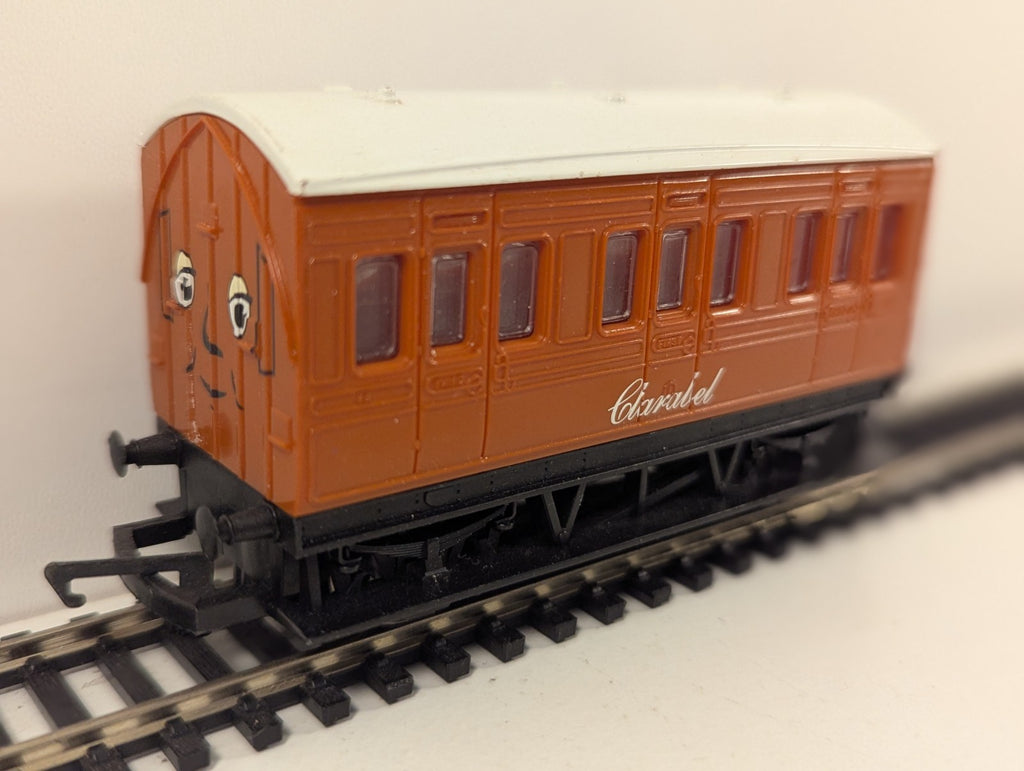 Hornby OO Gauge Thomas & Friends Clarabel Coach