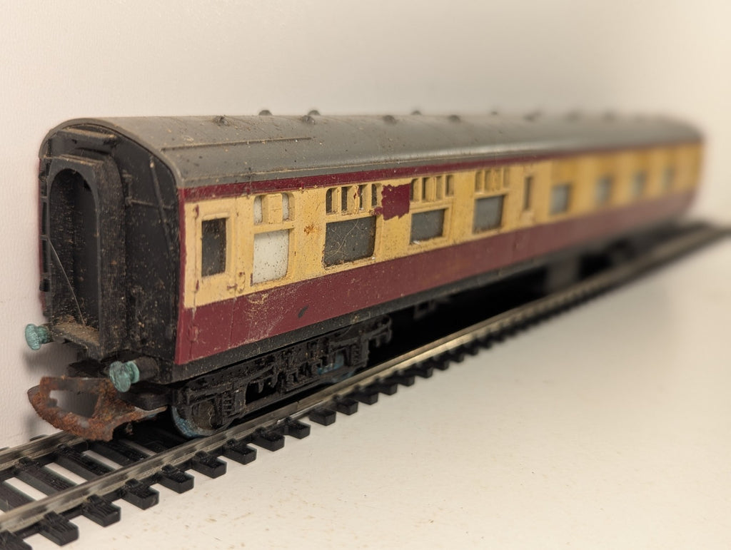 Tri-ang OO Gauge BR Composite Coach Passenger Coach 15865 BR Crimson