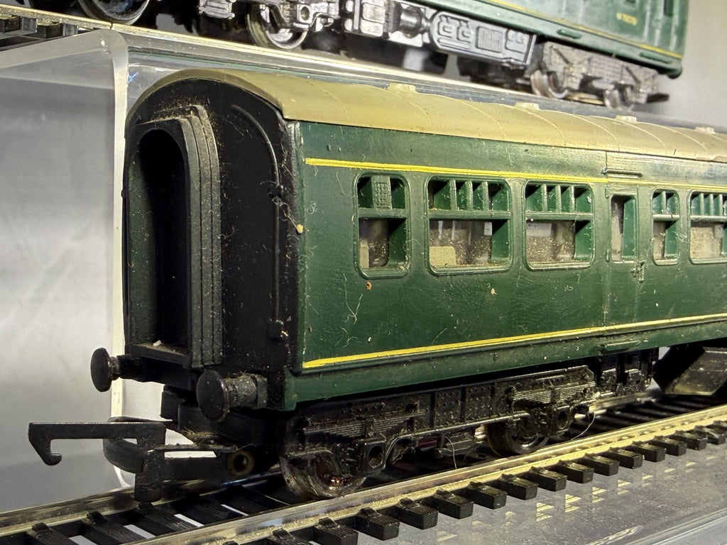 Hornby Railways OO Gauge Class 101 BR Diesel Power Car & Trailer