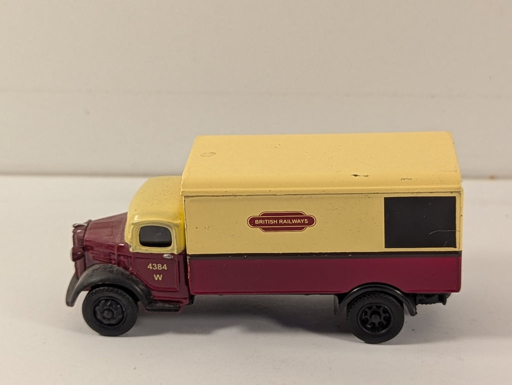 Classix 1:76 Scale (OO Gauge) Austin K2 Box Van Die-cast Vehicle 43