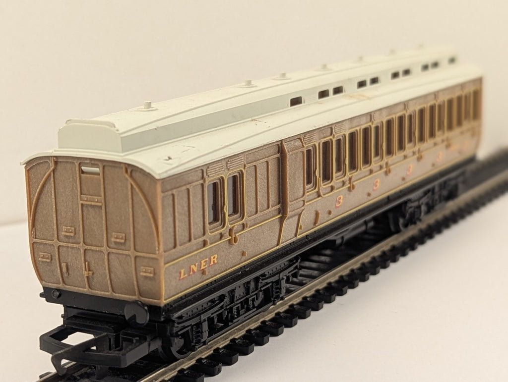 Hornby R434 OO Gauge LNER Teak Clerestory 3rd Class Coach 3857 Brake Coach