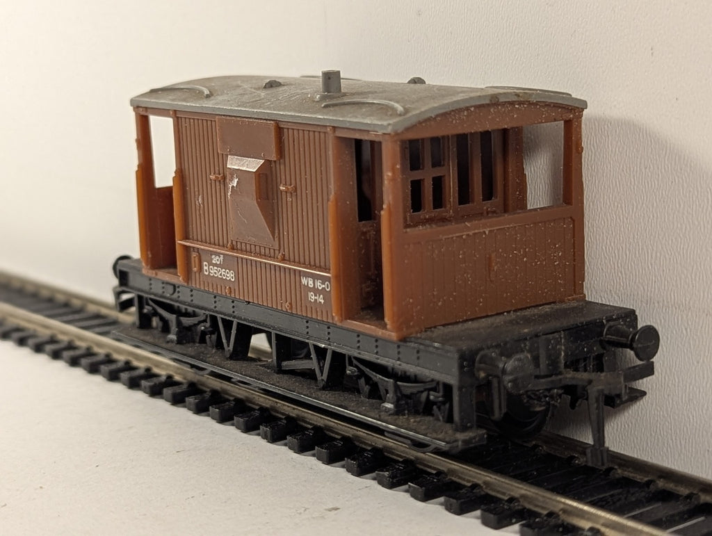 Tri-ang OO Gauge BR 20 Ton Brake Van B952698 BR Bauxite R16