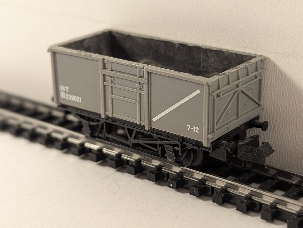Minitrix N Gauge 16 Ton Mineral Wagon B239021 BR Grey