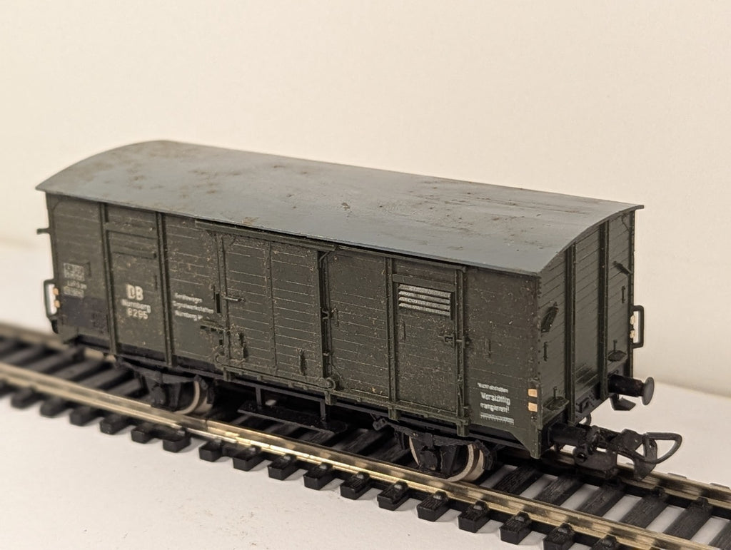 Piko OO Gauge DB G10 Covered Goods Wagon Nuremberg Signal Workshop