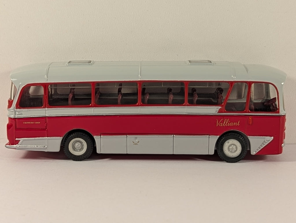 EFE Harrington Cavalier Coach – Valliant Livery – 1:76 Scale