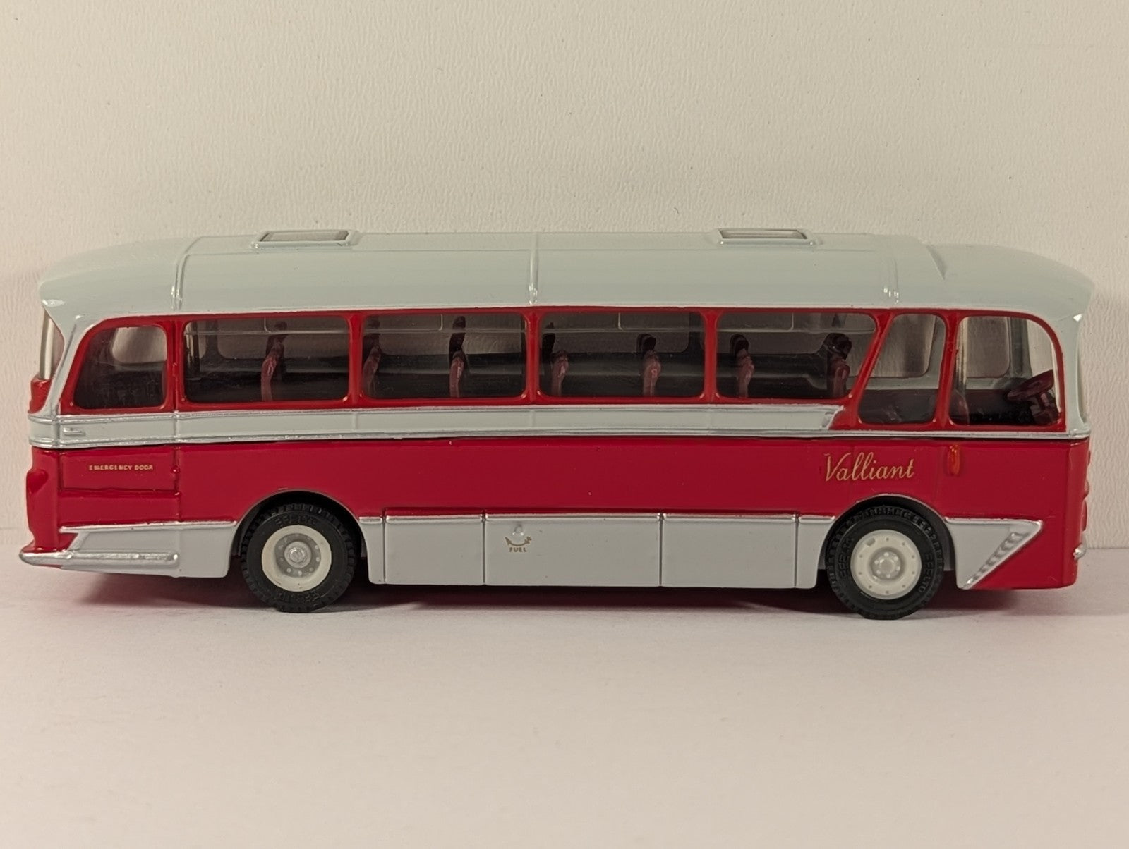 EFE Harrington Cavalier Coach – Valliant Livery – 1:76 Scale