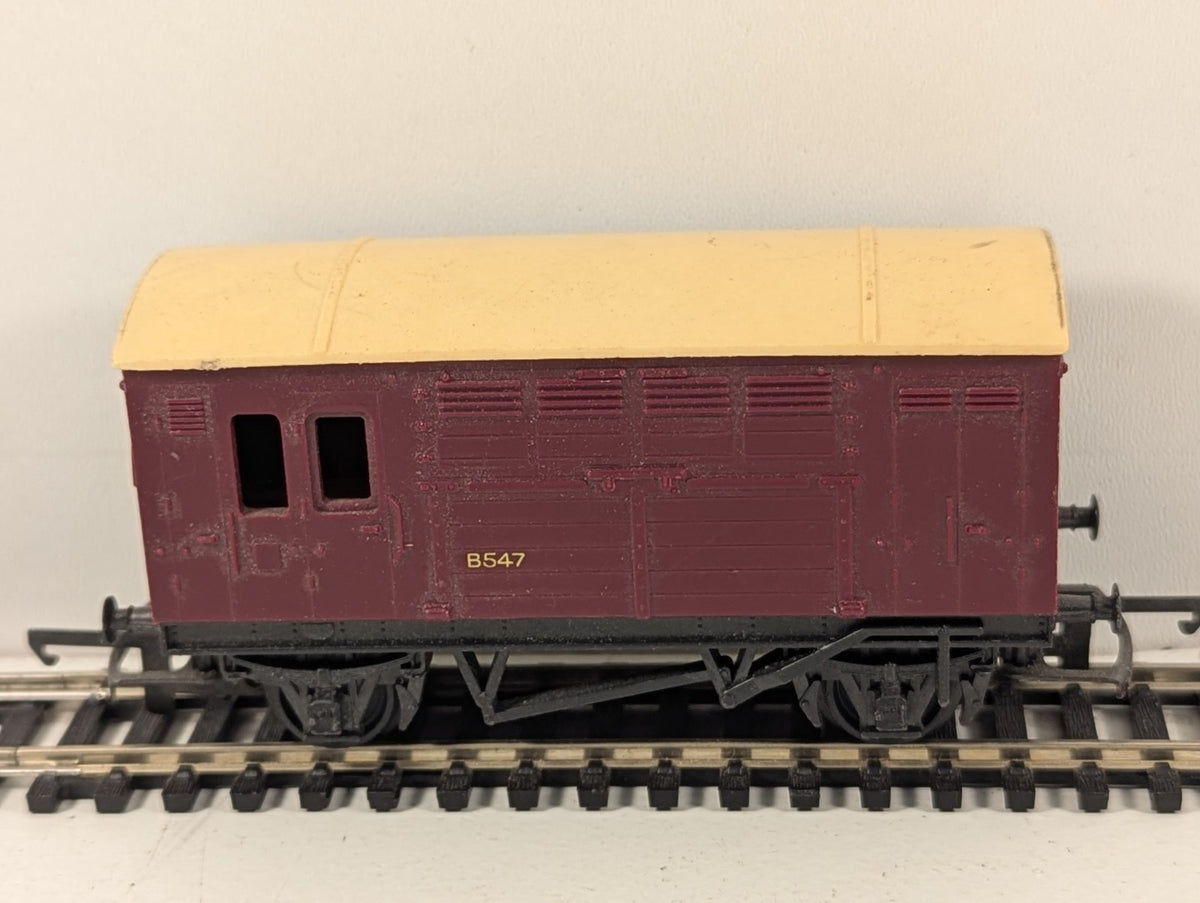 Tri-ang Hornby OO Gauge Maroon Horse Box Wagon