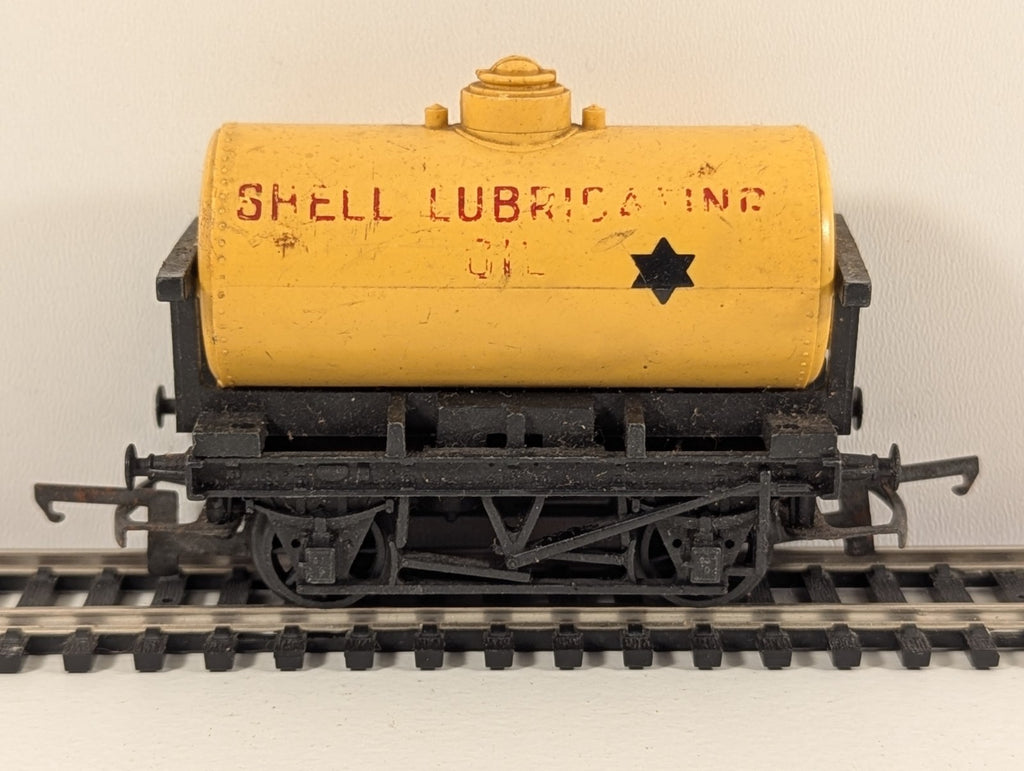 Tri-ang R211 Shell Lubricating Oil Tank Wagon – OO Gauge