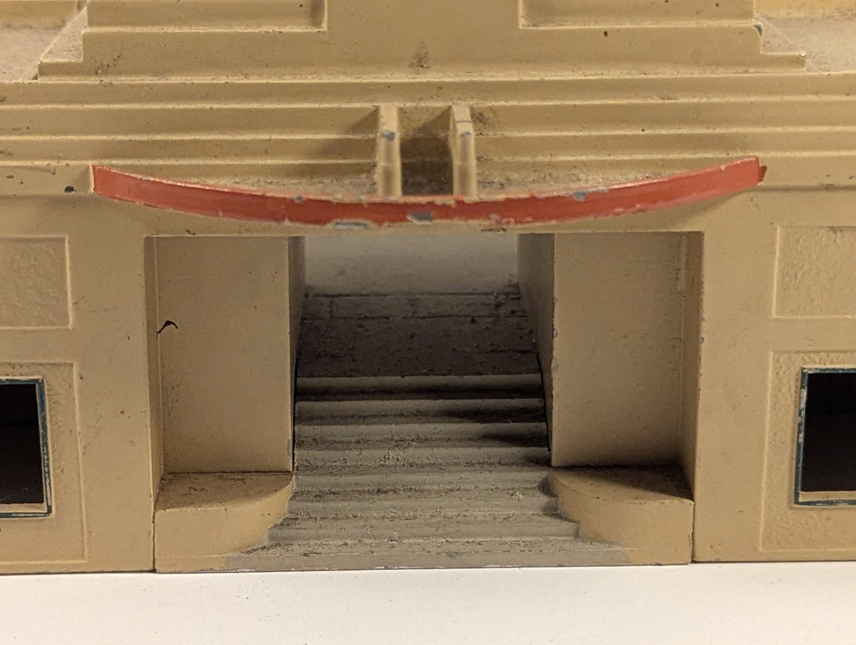 Hornby-Dublo OO Gauge Main Station Building Cream and Red 5085