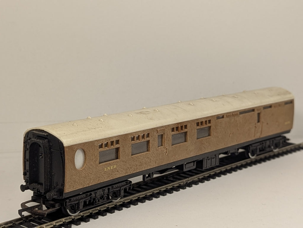 Tri-ang OO Gauge LNER Brake Third Coach Coaching Stock 1870 LNER Teak R.121