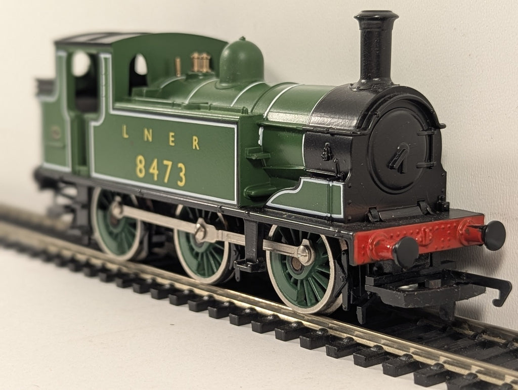 Hornby OO Gauge LNER Class J83 0-6-0T Steam Locomotive 8473 LNER Green R.316
