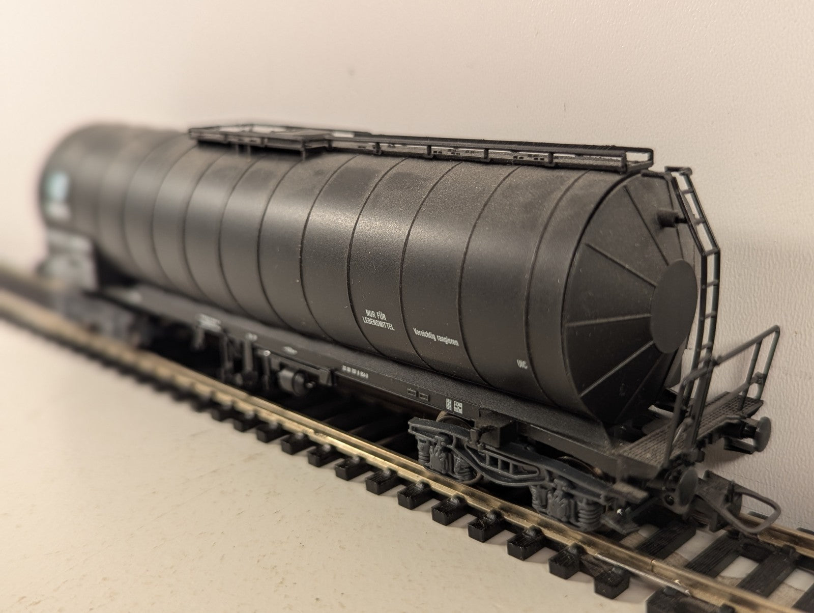Jouef HO Gauge Citerne KVG Tank Wagon 33 80 797 8 554-3 KVG Black 6
