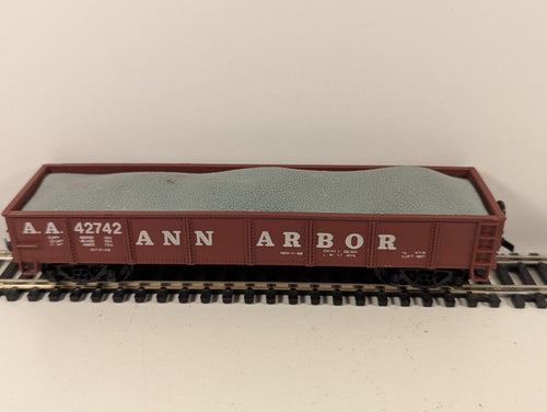 AHM HO Gauge Ann Arbor Gondola With Gravel Load