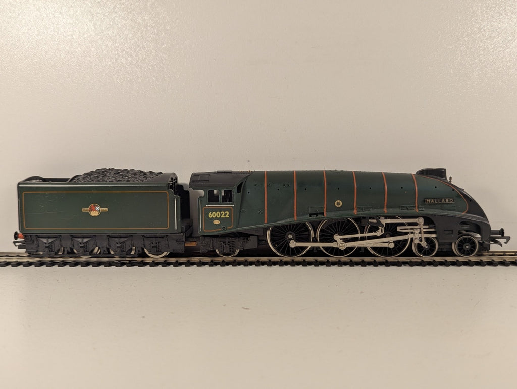 Hornby LNERClass A4 No.60022 "Mallard" BR Green Steam Locomotive OOGauge - Boxed