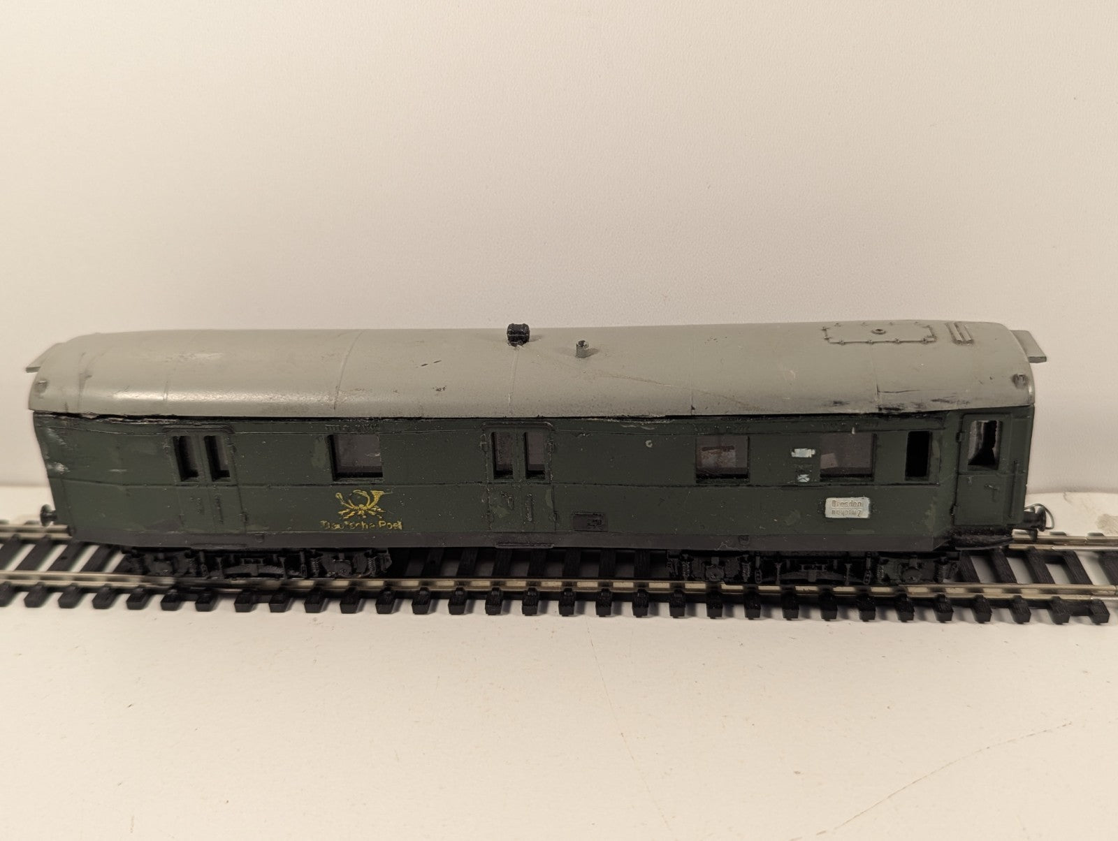 Schicht HO Gauge DR Bogie Baggage Wagon – Slightly Damaged