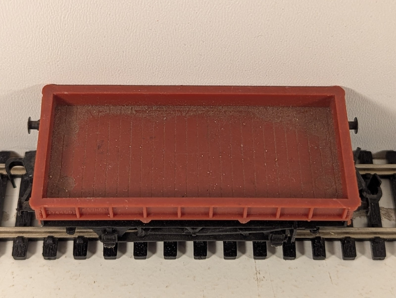 Trix OO Gauge Low-Sided Red Open Wagon