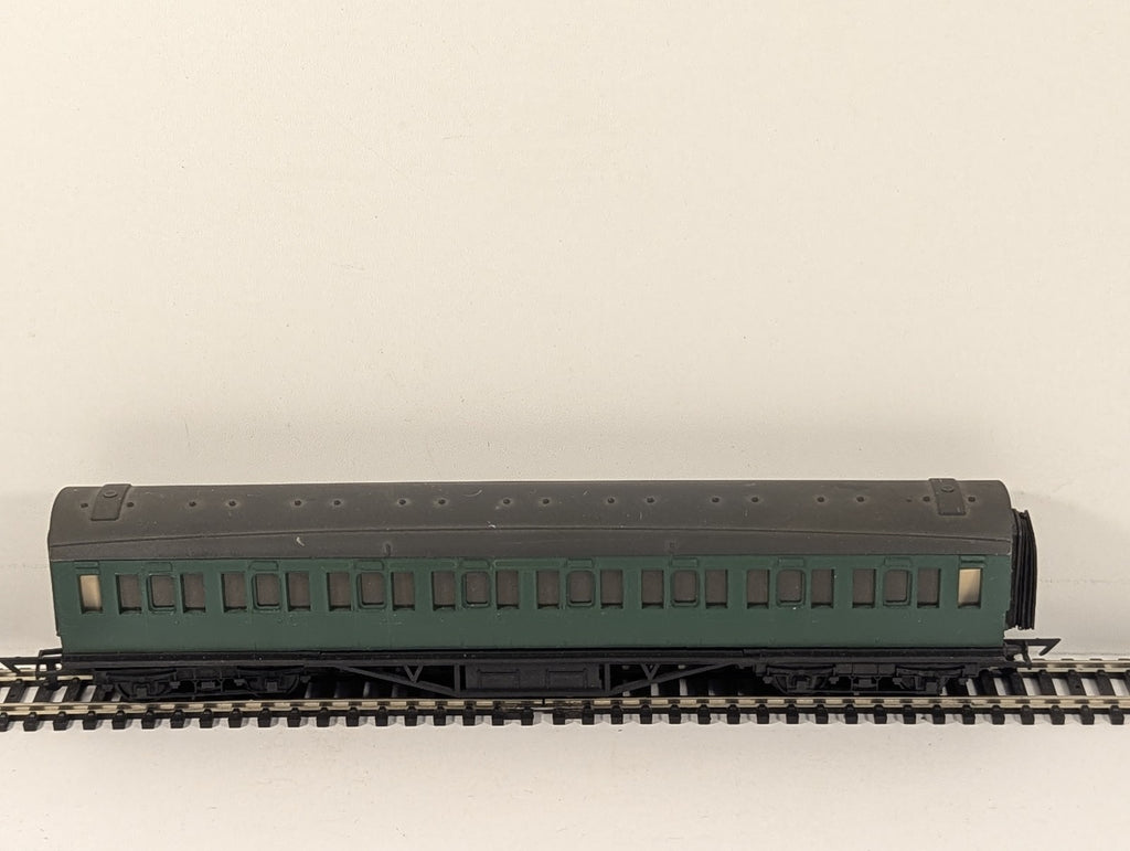 Graham Farish OO Gauge Suburban Coach Passenger Coach Southern Green