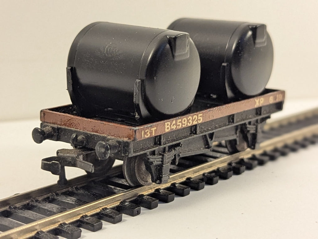 Tri-ang OO Gauge R125 BR Bauxite 1-Plank Wagon with Two Tanks B4593