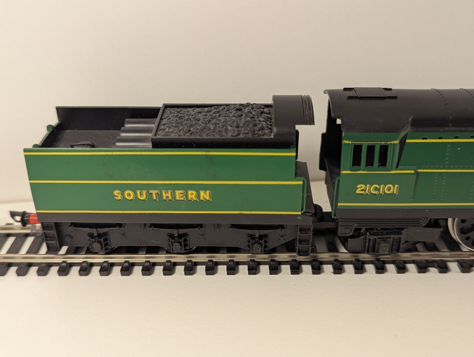Hornby R320B – West Country Class 4-6-2 ‘Exeter’ 21C101 (SR Green)