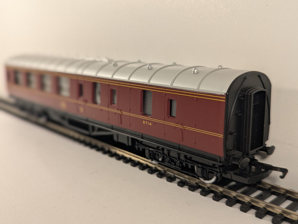Hornby OO Gauge LMS Brake 3rd Coach Passenger Coach 5714 LMS Maroon R423