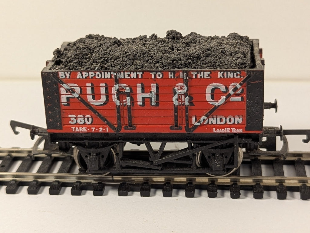 Hornby R010 OO Gauge Pugh & Co London 7 Plank Wagon With Load