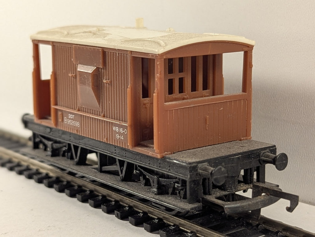 Tri-ang OO Gauge BR Standard 20 Ton Brake Van B952698 BR Bauxite R16